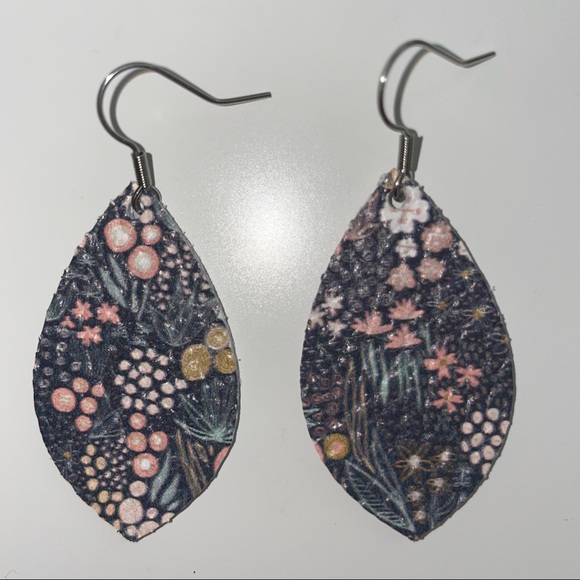 Floral Leather Earrings - Picture 2 of 2